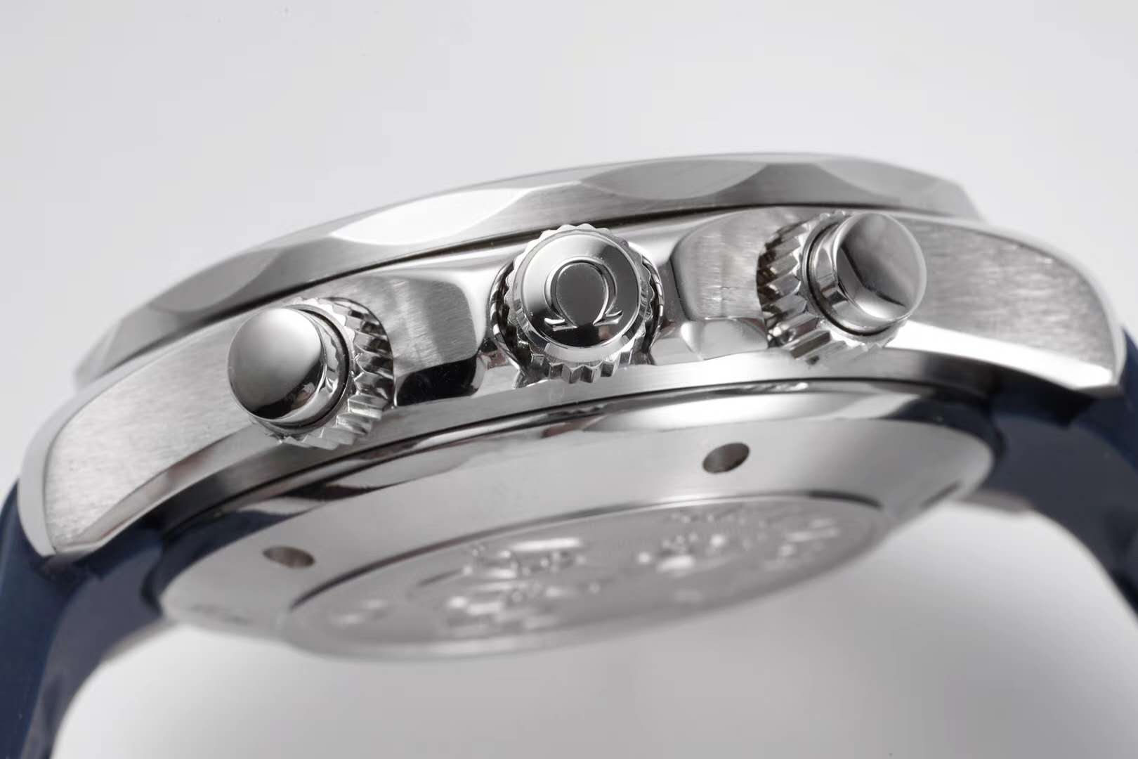 Seamaster Diver 300m Chronograph Blue Dial on Rubber Strap