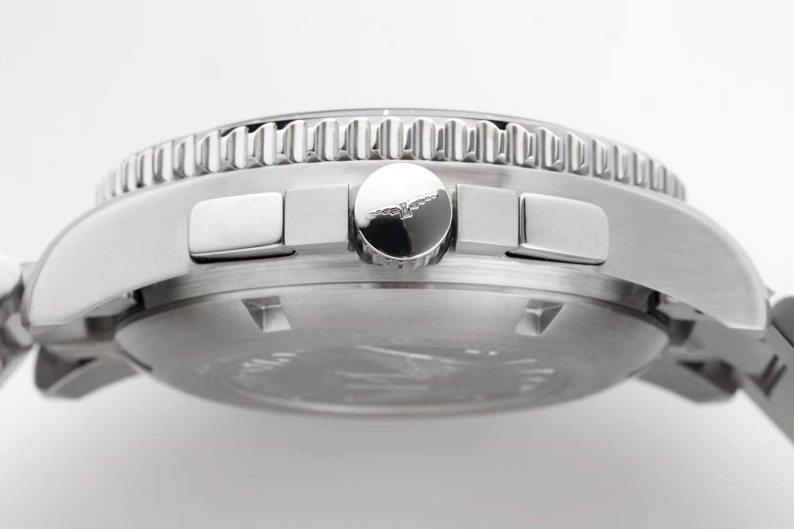 Hydroconquest Black Dial on Bracelet